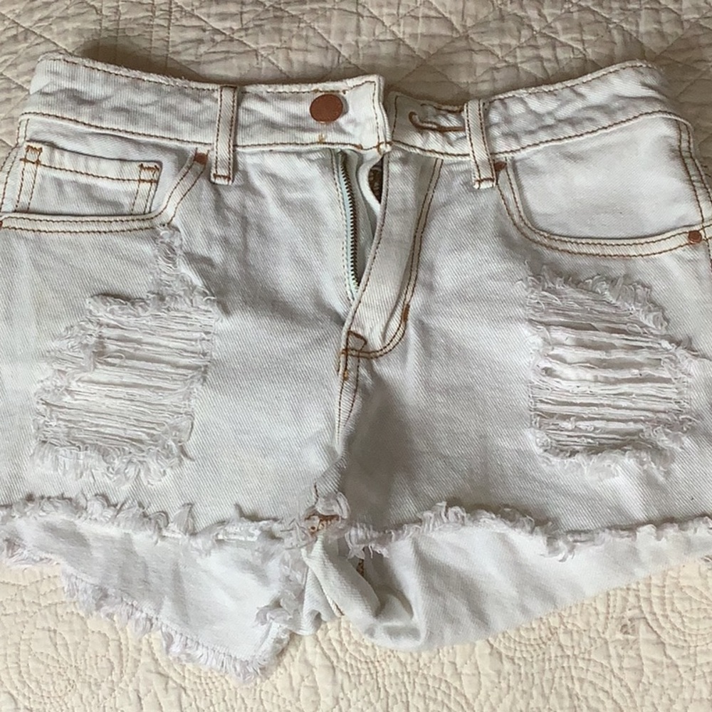 Bullhead distressed light jean shorts